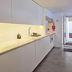 Apartmán Ground Floor With Private Patio And Ac