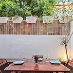 Ground Floor With Private Patio And Ac Apartmán