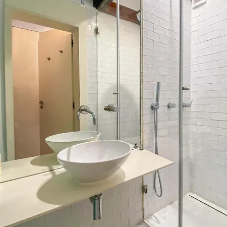 Ground Floor With Private Patio And Ac Lisbona