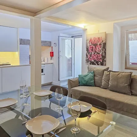 Ground Floor With Private Patio And Ac Lisbona