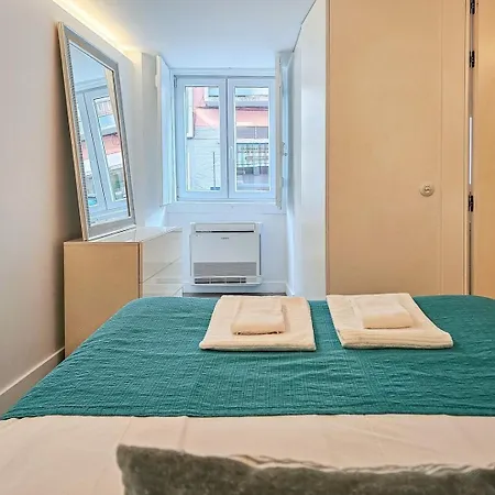 Ground Floor With Private Patio And Ac Lisbona