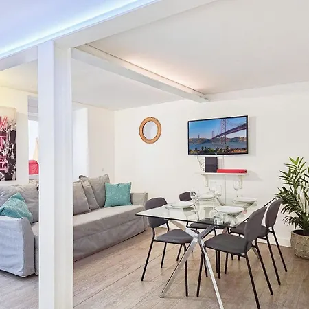 Ground Floor With Private Patio And Ac * Lisbon