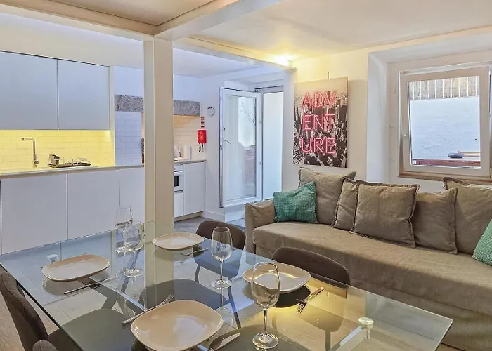 Ground Floor With Private Patio And Ac Lisbon