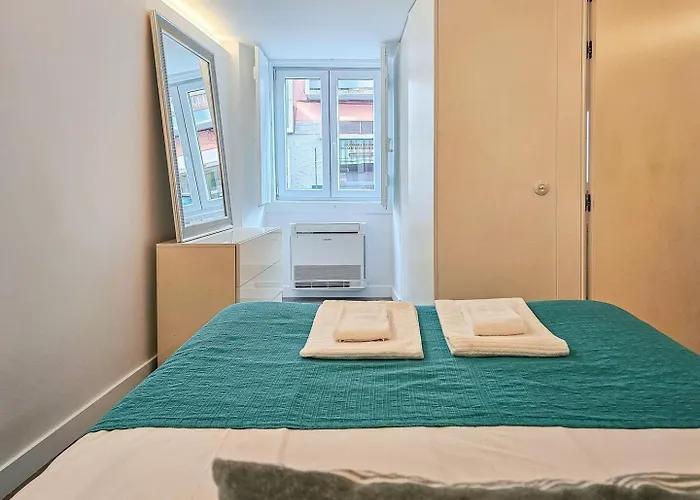 Ground Floor With Private Patio And Ac Lisbon