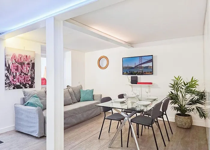 Ground Floor With Private Patio And Ac * Lisbon