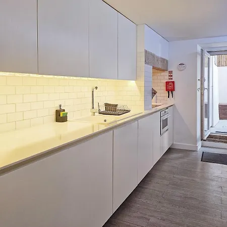 Lägenhet Ground Floor With Private Patio And Ac