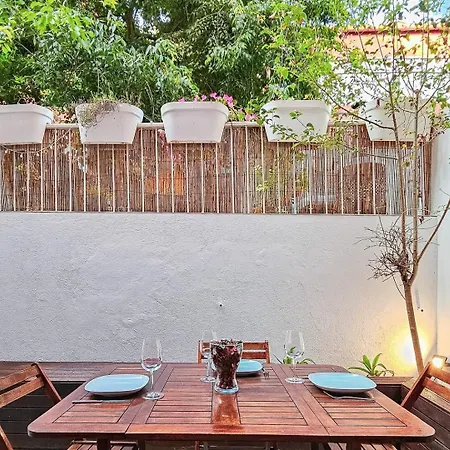 Ground Floor With Private Patio And Ac Lägenhet