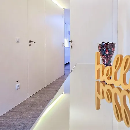 Ground Floor With Private Patio And Ac Appartement Lissabon
