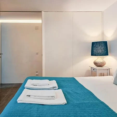 Ground Floor With Private Patio And Ac Appartement Lissabon