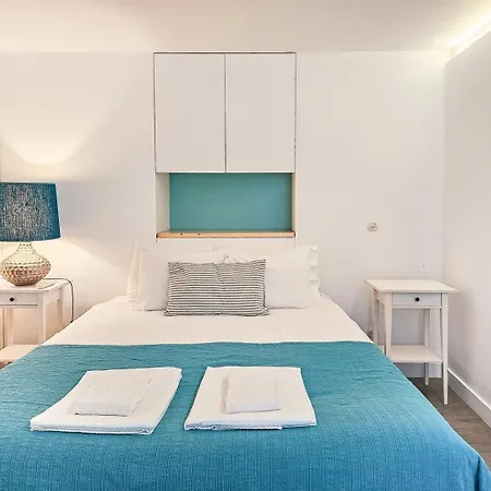 Ground Floor With Private Patio And Ac Appartement Lissabon